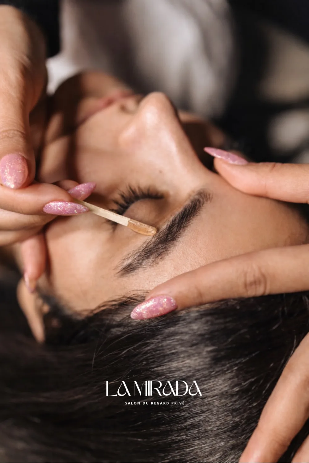 Restructuration des sourcils à la cire — Salon La Mirada